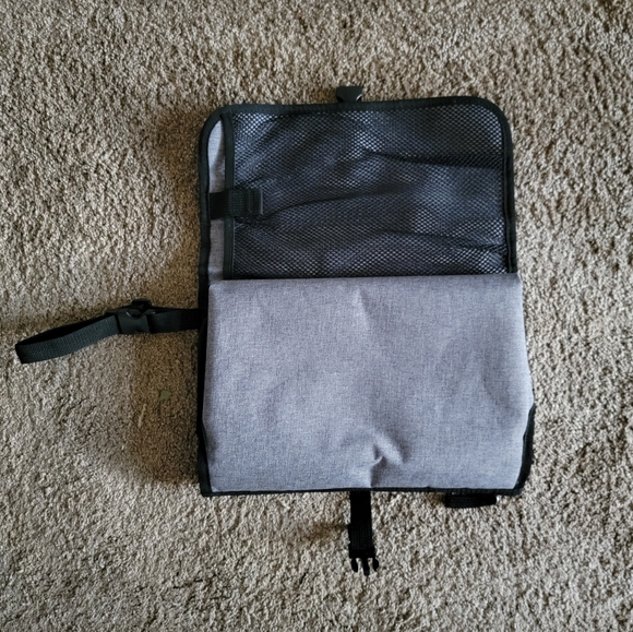 Pronto Signature Changing Station by Skip Hop in heathered gray - Picture 6 of 10